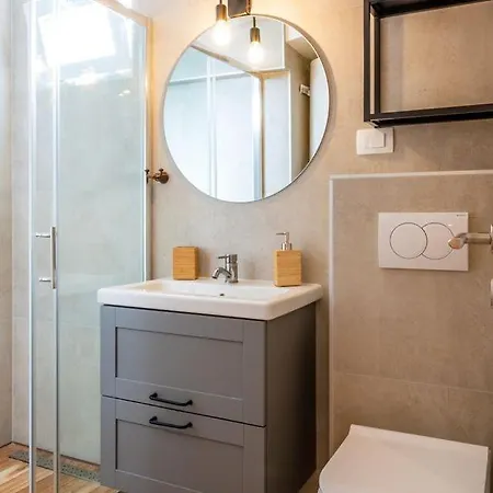 Apartment Varos - 5 Min Walk To Riva