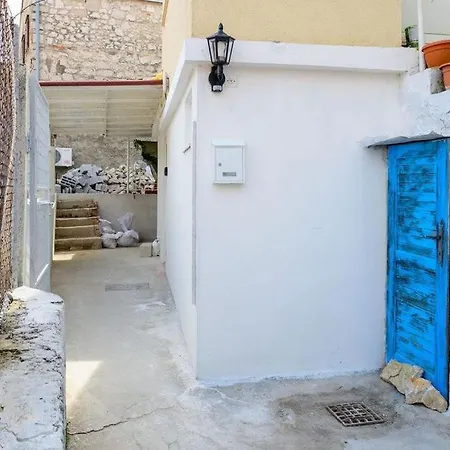 Varos - 5 Min Walk To Riva Apartment