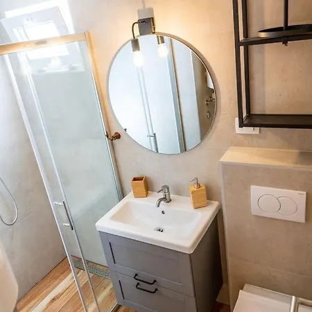 Varos - 5 Min Walk To Riva Apartment Split